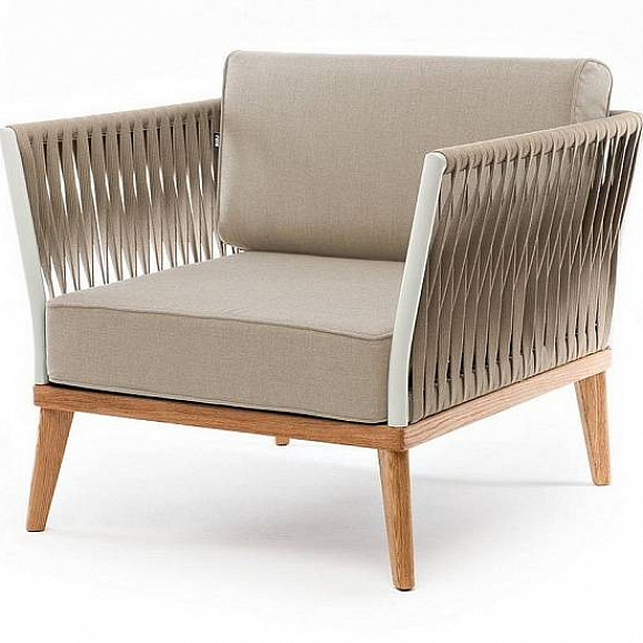 Кресло Касабланка 4SIS плетеное из роупа, основание дуб, каркас алюминий светло-серый (RAL7035) муар, роуп серо-коричневый 23мм, ткань бежевая 52 фото 1