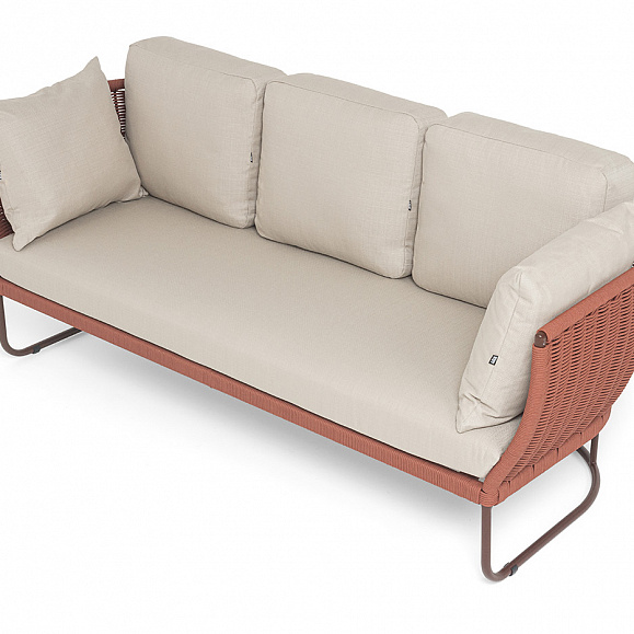 Фиджи диван 3-местный плетеный из роупа, каркас алюминий коричневый (RAL8016) муар, роуп красный (8372) круглый tex, ткань Mossle бежевая фото 4