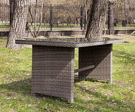 Обеденный стол Fiona Royal Family из искусственного ротанга, цвет серый