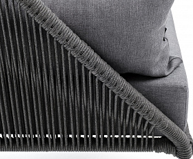 Мадрид кресло плетеное из роупа, каркас алюминий темно-серый (RAL7024) муар, роуп темно-серый круглый, ткань темно-серая 027