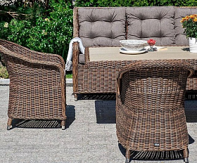 Плетеное кресло Равенна 4SIS из искусственного ротанга, цвет коричневый с серой подушкой