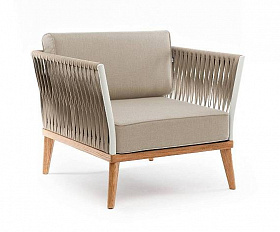 Кресло Касабланка 4SIS плетеное из роупа, основание дуб, каркас алюминий светло-серый (RAL7035) муар, роуп серо-коричневый 23мм, ткань бежевая 52