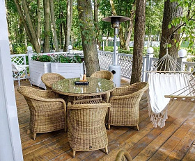 Плетеное кресло Равенна 4SIS из искусственного ротанга, цвет соломенный с серой подушкой