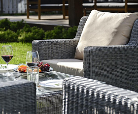 Стол плетеный кофейный из искусственного ротанга SUNSTONE Joygarden