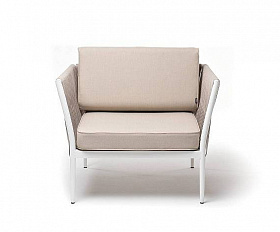 Кресло Касабланка 4SIS плетеное из роупа, каркас алюминий белый муар, роуп бежевый 20мм, ткань бежевая 52