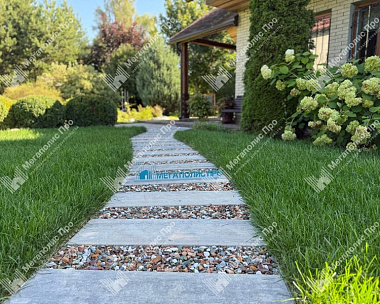 Пошаговая плита для дорожек 900х300х80 мм Серо-белая