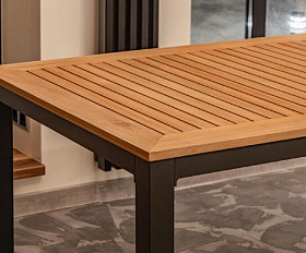 Обеденный стол Oscar Royal Family из алюминия со столешницей из тика