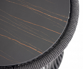 Романо журнальный стол из HPL круглый Ø45 H47, каркас из алюминия черный муар, цвет черный мрамор, роуп темно серый круглый