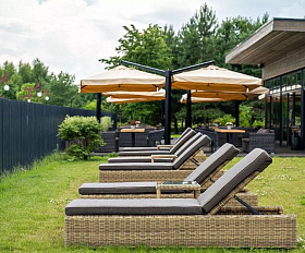 Шезлонг Рим 4SIS из искусственного ротанга, цвет соломенный с подушкой