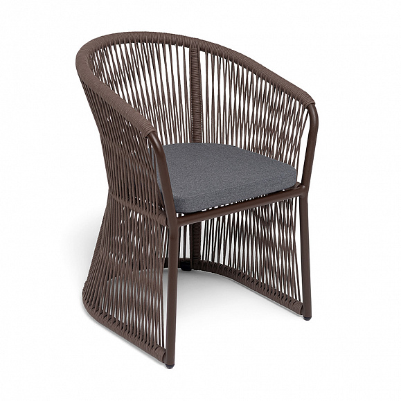 Романо стул плетеный из роупа, каркас алюминий коричневый (RAL8016) муар, роуп коричневый круглый, ткань темно-серая 027 фото 2