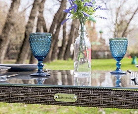 Обеденный стол Fiona Royal Family из искусственного ротанга, цвет серый