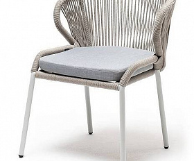 Стул Милан 4SIS плетеный из роупа, каркас алюминий светло-серый (RAL7035) муар, роуп серый меланж круглый, ткань светло-серая