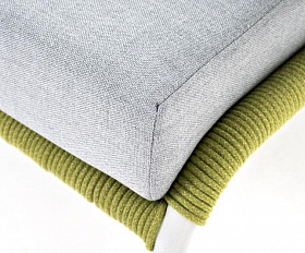 Диван двухместный Милан 4SIS из роупа (веревки), каркас алюминий светло-серый (RAL7035) шагрень, роуп салатовый меланж круглый, ткань светло-серая