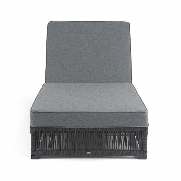 Ривьера шезлонг плетеный из роупа, каркас алюминий темно-серый (RAL7024) муар, роуп темно-серый круглый, ткань темно-серая 027 фото 4