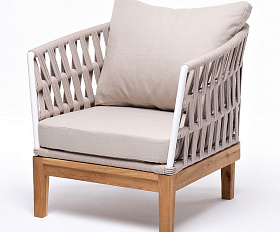 Диего кресло плетеное из роупа, основание дуб, каркас алюминий белый шагрень, роуп бежевый круглый, ткань бежевая 15052