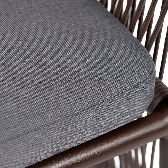 Романо стул плетеный из роупа, каркас алюминий коричневый (RAL8016) муар, роуп коричневый круглый, ткань темно-серая 027 фото 7