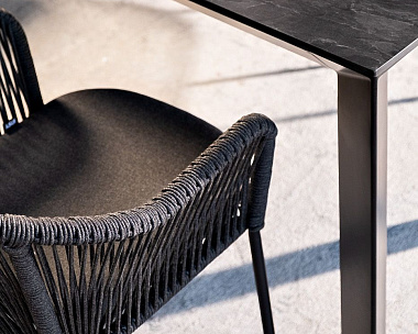 Обеденная группа Венето 4SIS на 4 персоны со стульями "Лион", каркас темно-серый, роуп темно-серый