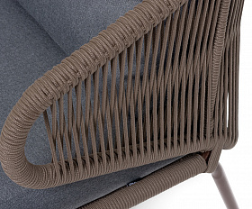 Милан диван 2-местный плетеный из роупа, каркас алюминий коричневый (RAL8016) муар, роуп коричневый круглый, ткань темно-серая 027