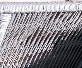 Диван Канны 4SIS 2-местный плетеный из роупа, каркас алюминий белый муар, роуп светло-серый круглый, ткань серая 17