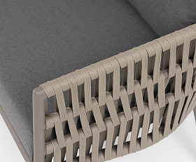 Комо диван 2-местный плетеный из роупа, каркас алюминий бежево-серый (RAL7006) муар, роуп серо-коричневый 23мм, ткань темно-серая 027