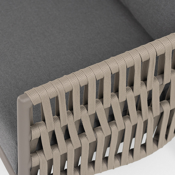 Комо диван 2-местный плетеный из роупа, каркас алюминий бежево-серый (RAL7006) муар, роуп серо-коричневый 23мм, ткань темно-серая 027 фото 6