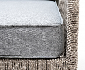 Канны кресло плетеное из роупа, каркас алюминий светло-серый (RAL7035) муар, роуп серый меланж круглый, ткань светло-серая