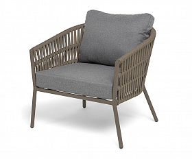 Комо кресло плетеное из роупа, каркас алюминий бежево-серый (RAL7006) муар, роуп серо-коричневый 23мм, ткань темно-серая 027