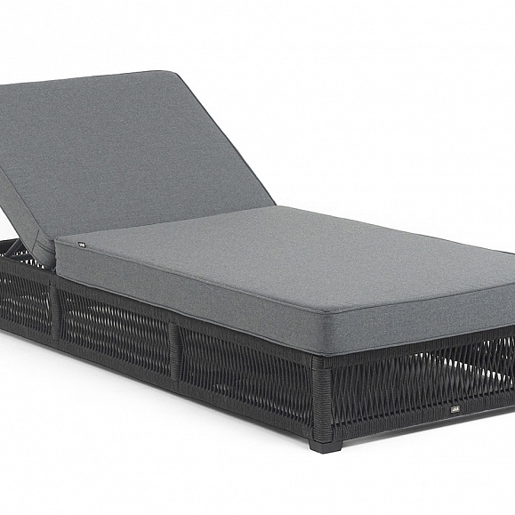 Ривьера шезлонг плетеный из роупа, каркас алюминий темно-серый (RAL7024) муар, роуп темно-серый круглый, ткань темно-серая 027 фото 1