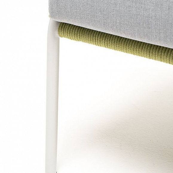 Кресло плетеное Милан 4SIS из роупа, каркас алюминий светло-серый (RAL7035) шагрень, роуп салатовый меланж круглый, ткань светло-серая фото 2