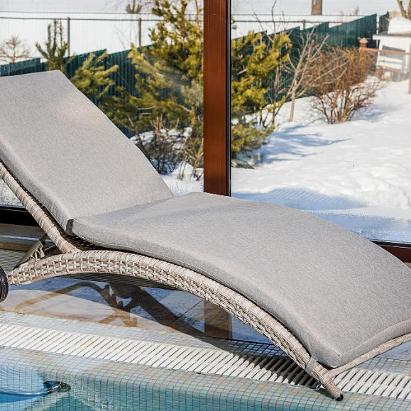 Шезлонг Agata Royal Family из искусственного ротанга с матрасом, цвет бежевый фото 2