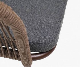Стул Марсель 4SIS плетеный из роупа, каркас алюминий коричневый (RAL8016) муар, роуп коричневый круглый, ткань темно-серая 27
