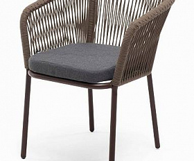 Стул Марсель 4SIS плетеный из роупа, каркас алюминий коричневый (RAL8016) муар, роуп коричневый круглый, ткань темно-серая 27