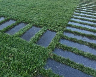 Пошаговая плита для дорожек 1000х500х80 мм Террацо Черный с черно-белым