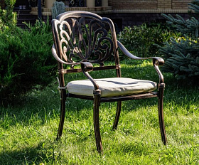 Обеденное кресло Wilhelm Royal Family из литого алюминия