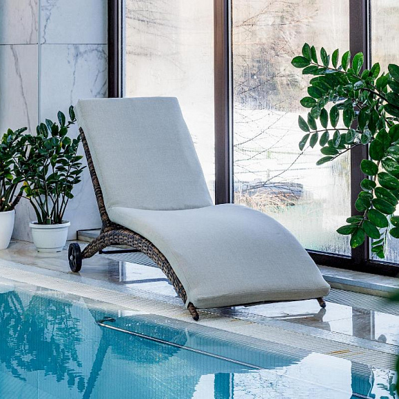 Шезлонг Agata Royal Family из искусственного ротанга с матрасом, цвет коричневый фото 1