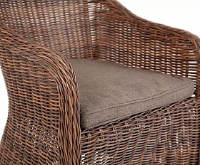 Плетеное кресло Равенна 4SIS из искусственного ротанга, цвет коричневый с серой подушкой