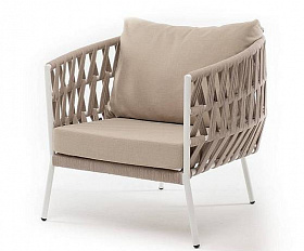 Кресло Диего 4SIS плетеное из роупа, каркас алюминий светло-серый (RAL7035) шагрень, роуп бежевый круглый, ткань бежевая 52