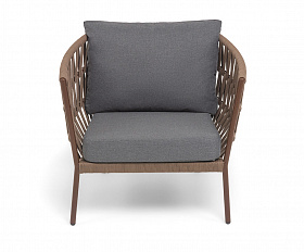 Диего кресло плетеное из роупа, каркас алюминий коричневый (RAL8016) муар, роуп коричневый круглый, ткань темно-серая 027