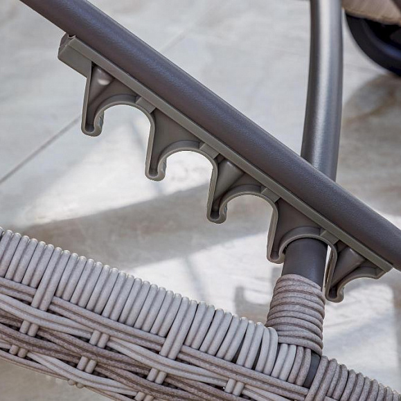 Шезлонг Agata Royal Family из искусственного ротанга с матрасом, цвет бежевый фото 9