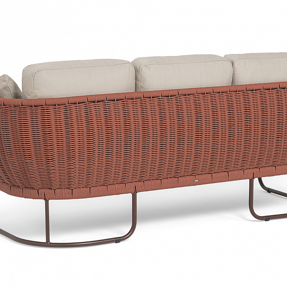 Фиджи диван 3-местный плетеный из роупа, каркас алюминий коричневый (RAL8016) муар, роуп красный (8372) круглый tex, ткань Mossle бежевая фото 5