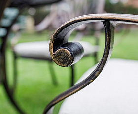 Обеденный комплект Wilhelm Royal Family из алюминия на 4 персоны