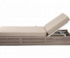 Ривьера шезлонг плетеный из роупа, каркас алюминий белый муар, роуп бежевый круглый, ткань бежевая 052
