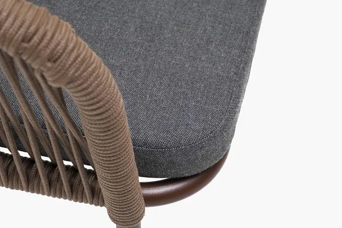 Стул Марсель 4SIS плетеный из роупа, каркас алюминий коричневый (RAL8016) муар, роуп коричневый круглый, ткань темно-серая 27 фото 2